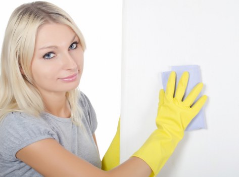 Protective gloves and eye protection for oven cleaning